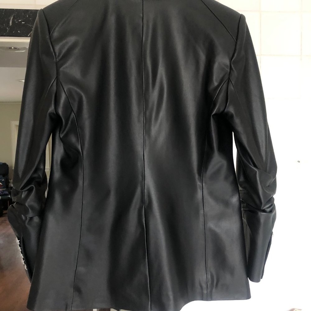 Fabulous Veronica Beard Faux Leather Hollis 3/4 Sleeve Jacket - Picture 2 of 7